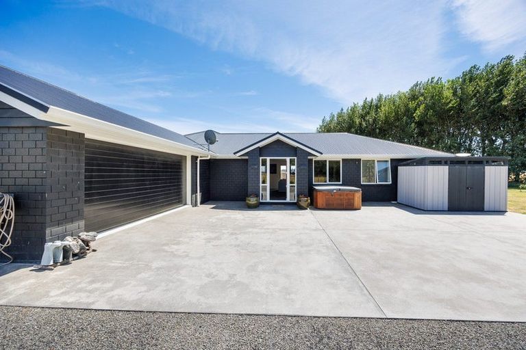 Photo of property in 985 Parewanui Road, Parewanui, Bulls, 4894