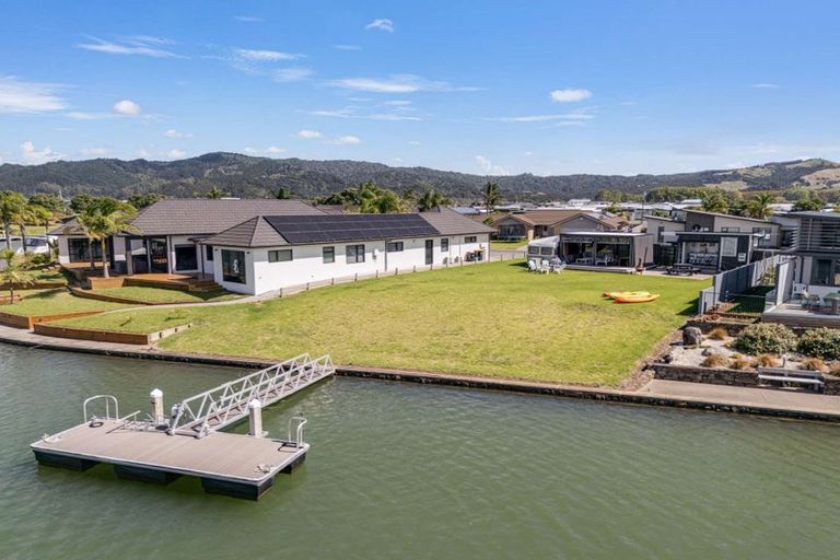 Photo of property in 14 Mermaid Place, Whitianga, 3510