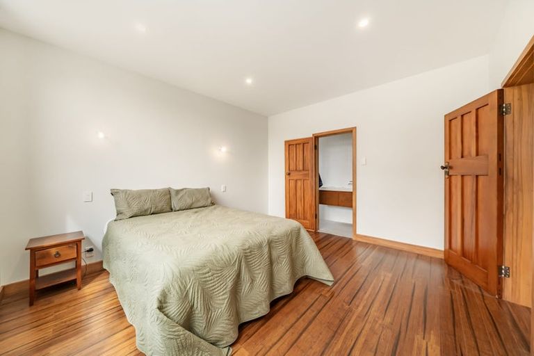 Photo of property in 141 Breaker Bay Road, Breaker Bay, Wellington, 6022
