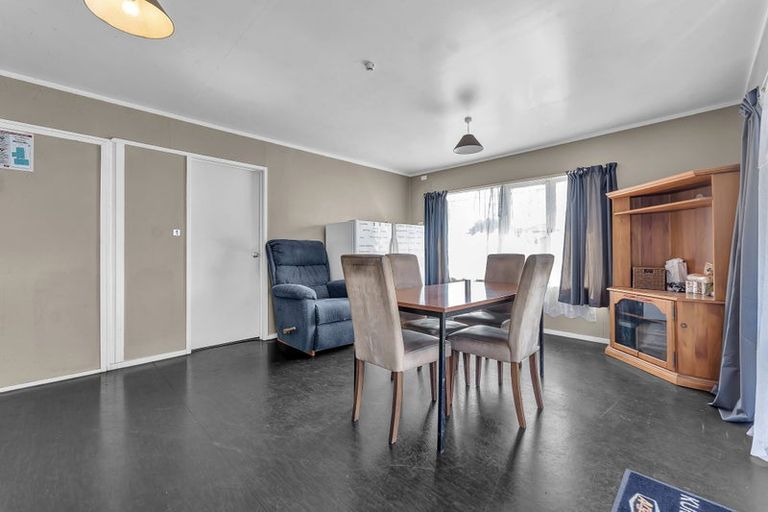 Photo of property in 1 Hill Crescent, Papakura, 2110