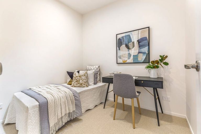 Photo of property in 35 Lawson Creek Street, Massey, Auckland, 0614