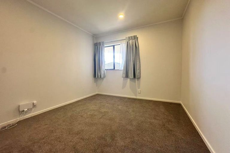 Photo of property in 39 Golfland Drive, Golflands, Auckland, 2013