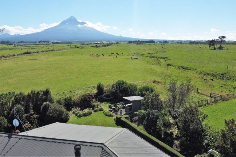 Photo of property in 20 Kiri Road, Te Kiri, Opunake, 4682