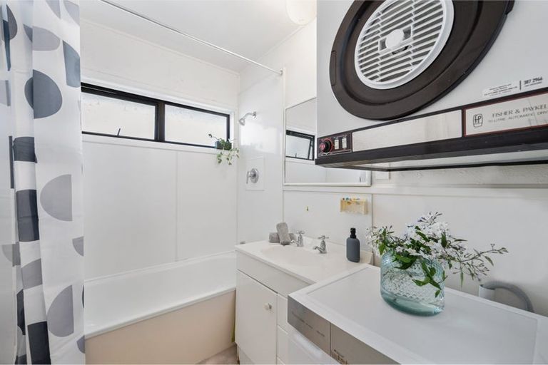 Photo of property in 10/4f Claremont Grove, Mount Victoria, Wellington, 6011
