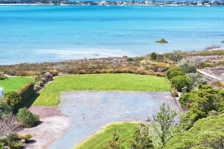 Photo of property in 42 Waimanu Place, Point Wells, 0986