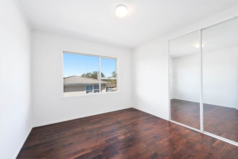Photo of property in 3 Spargo Road, Massey, Auckland, 0614