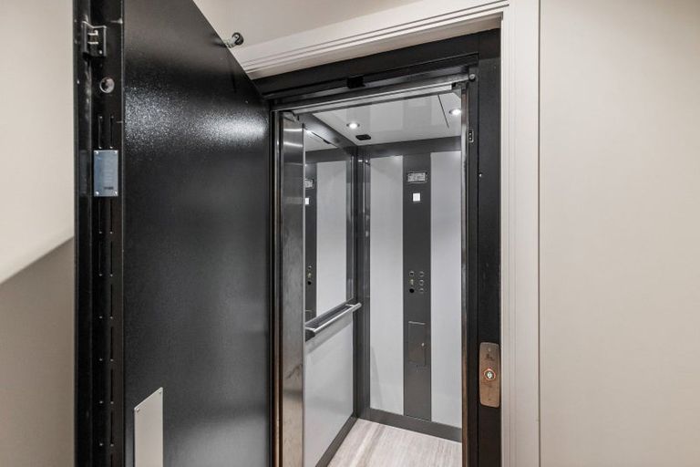 Photo of property in 10a Victoria Road, Devonport, Auckland, 0624