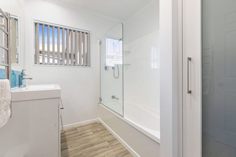 Photo of property in 5 Lucerne Place, Welcome Bay, Tauranga, 3112