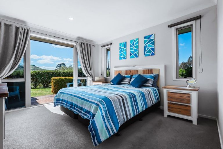 Photo of property in 90 Dalmore Way, Acacia Bay, Taupo, 3385