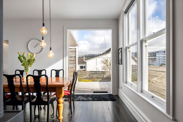 Photo of property in 66 Roxburgh Street, Mount Victoria, Wellington, 6011