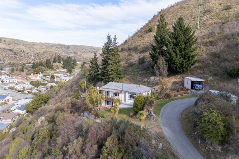 Photo of property in 89 Branxholm Street, Roxburgh, 9500