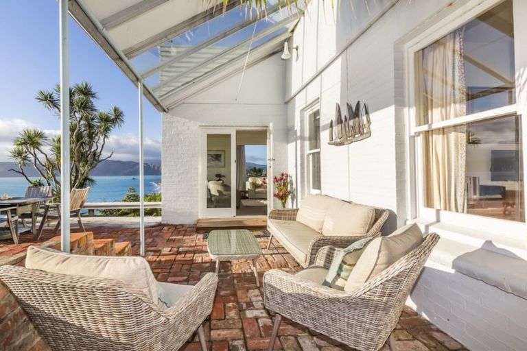 Photo of property in 8 Beere Haven Steps, Seatoun, Wellington, 6022