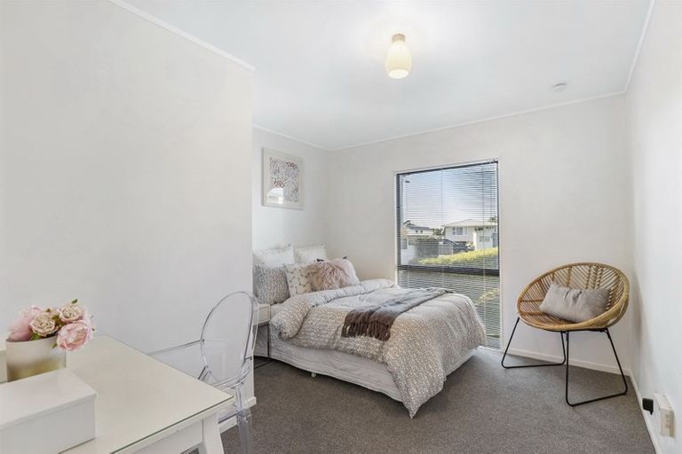 Photo of property in 2 Graham Avenue, Te Atatu Peninsula, Auckland, 0610