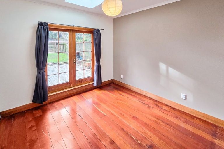 Photo of property in 12 Dee Street, Island Bay, Wellington, 6023