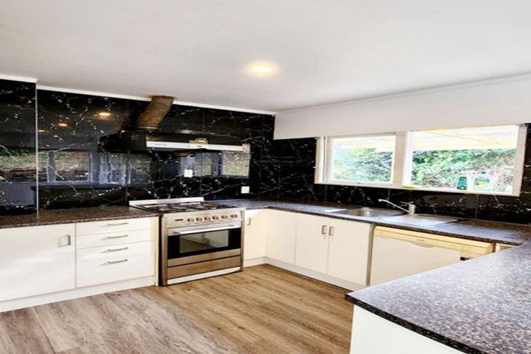 Photo of property in 1/63 Girrahween Drive, Totara Vale, Auckland, 0629