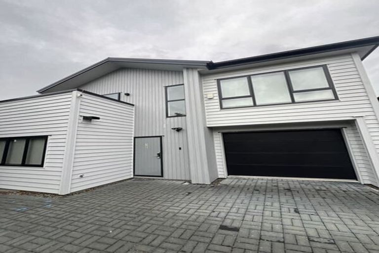 Photo of property in 14e River Road, Te Atatu Peninsula, Auckland, 0610