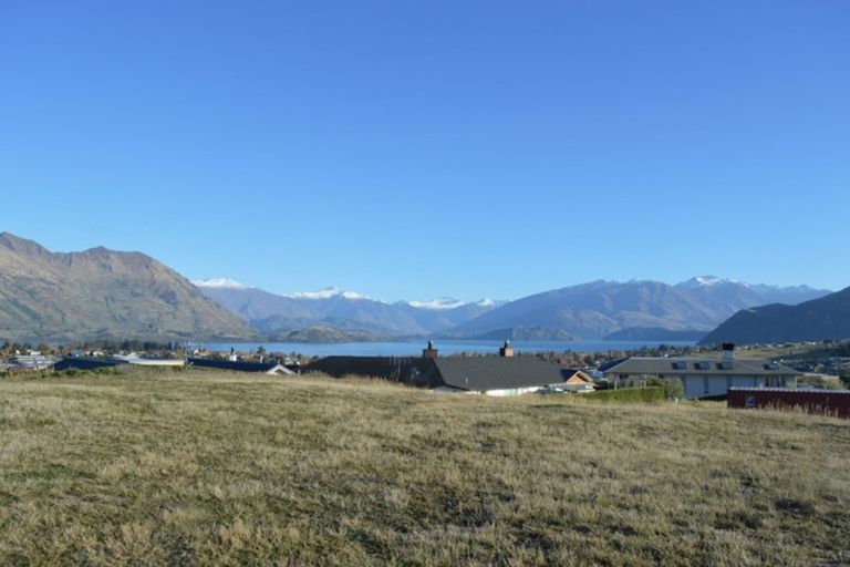 Photo of property in 10 Mataraki Place, Wanaka, 9305