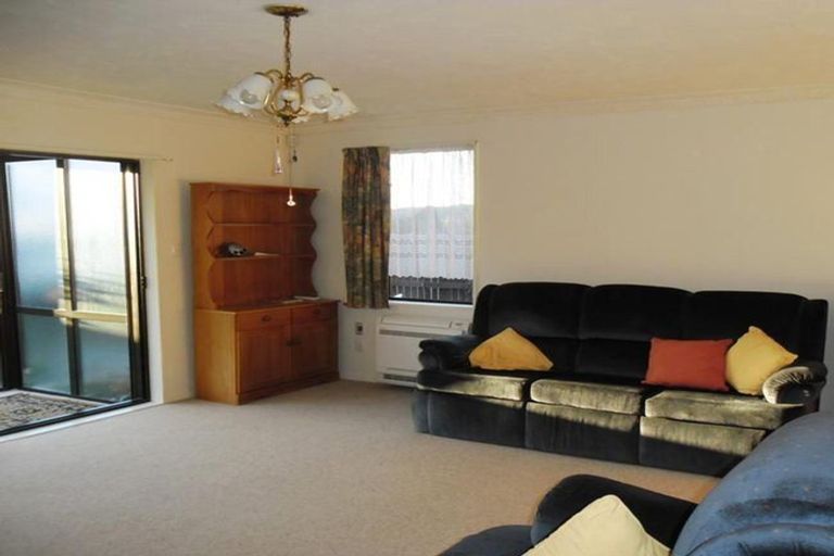 Photo of property in 2/21 Briarmont Street, Avondale, Christchurch, 8061
