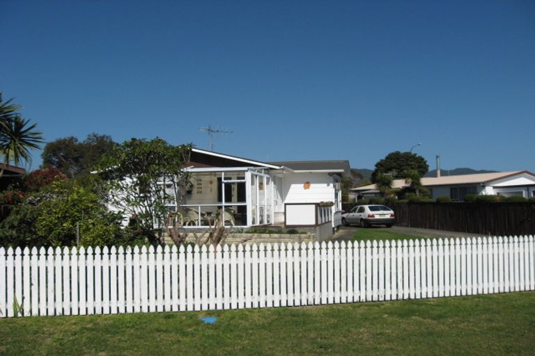 Photo of property in 44 Hollis Road, Paraparaumu Beach, Paraparaumu, 5032