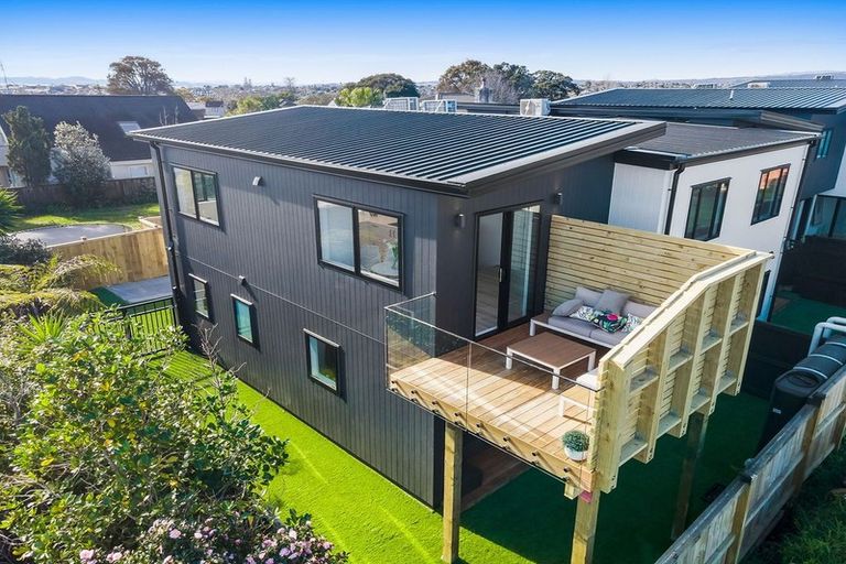 Photo of property in 19b Bradbury Road, Botany Downs, Auckland, 2010