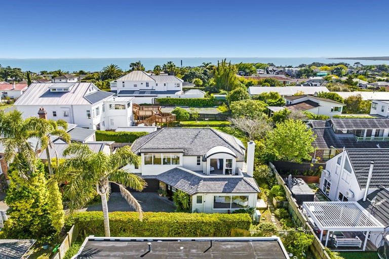 Photo of property in 2/14 Bayview Road, Hauraki, Auckland, 0622