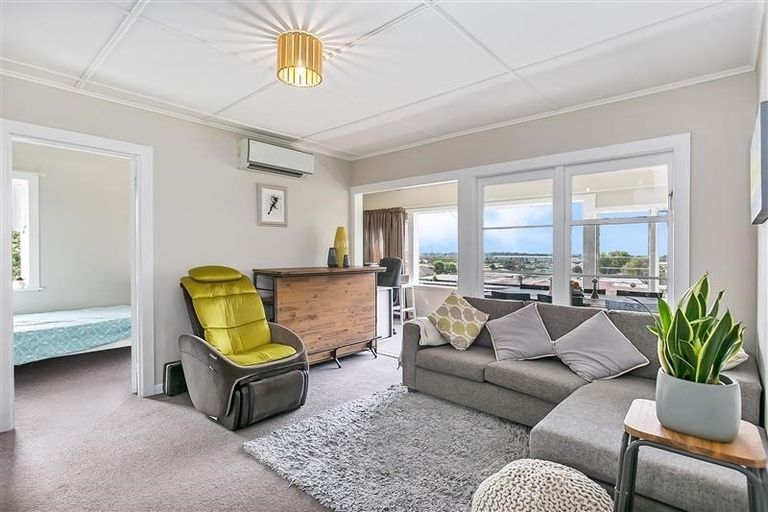 Photo of property in 15 Awaroa Road, Helensville, 0800