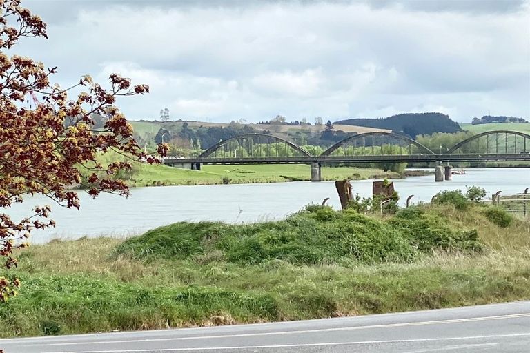Photo of property in 1 Riverview Lane, Balclutha, 9230