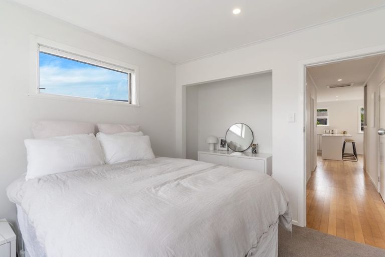 Photo of property in 24 Gill Avenue, Te Atatu Peninsula, Auckland, 0610