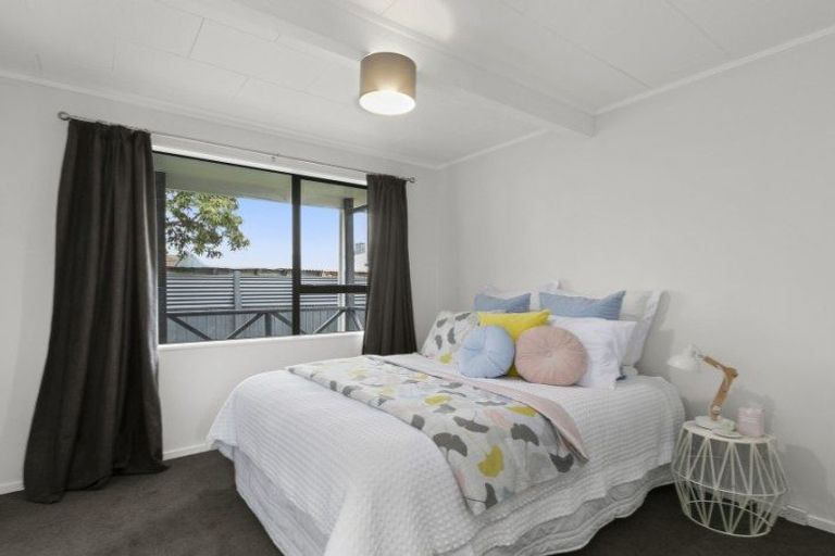 Photo of property in 22 Elizabeth Street, Moera, Lower Hutt, 5010
