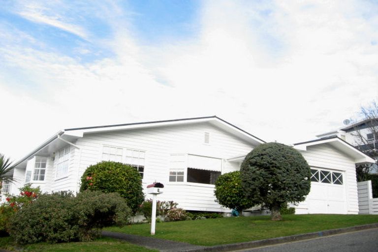 Photo of property in 5 Ridd Crescent, Karori, Wellington, 6012