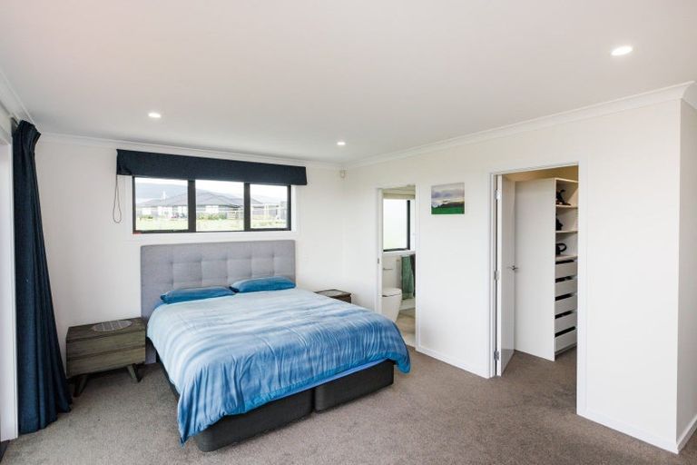 Photo of property in 117 Kingsdale Park Drive, Aokautere, Palmerston North, 4471