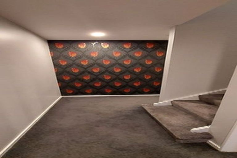 Photo of property in 93a Kelburn Parade, Kelburn, Wellington, 6012