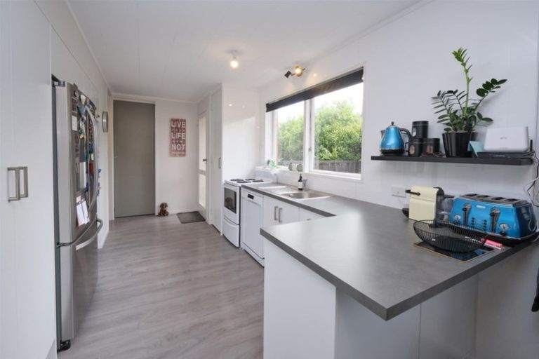 Photo of property in 22 Oberon Street, Stratford, 4332