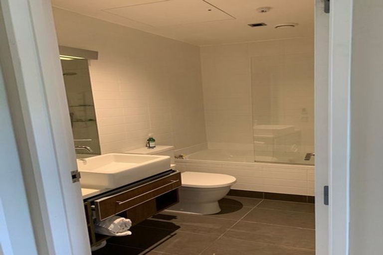 Photo of property in Patent 326 Apartments, 104h/326 Evans Bay Parade, Hataitai, Wellington, 6021