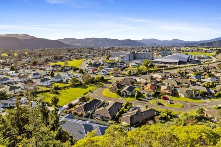 Photo of property in 84 Heretaunga Square, Silverstream, Upper Hutt, 5019