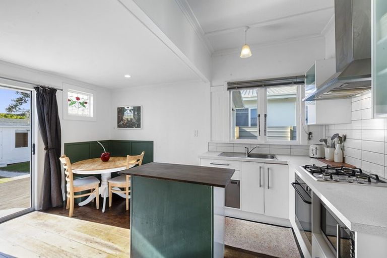 Photo of property in 15b Atiawa Street, Glen Avon, New Plymouth, 4312