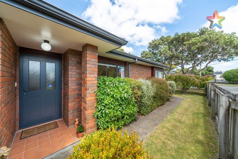 Photo of property in 27a Malone Road, Waterloo, Lower Hutt, 5011