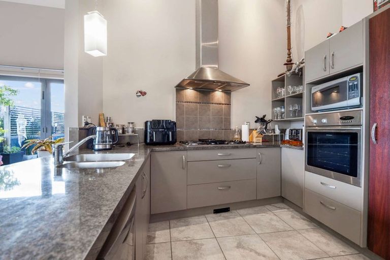 Photo of property in 2 Honeysuckle Lane, Ohauiti, Tauranga, 3112