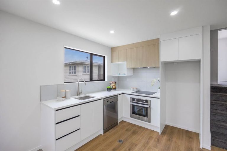 Photo of property in 49b Golf Road, New Lynn, Auckland, 0600