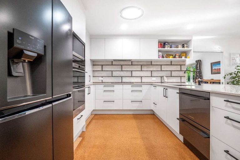 Photo of property in 15 Awaroa Stream Drive, Waiuku, 2123