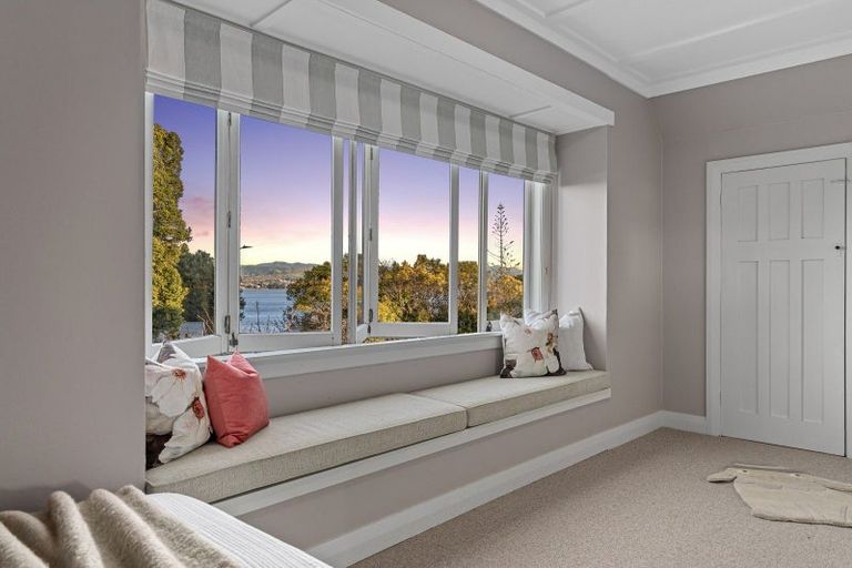 Photo of property in 247 Devonport Road, Tauranga, 3110