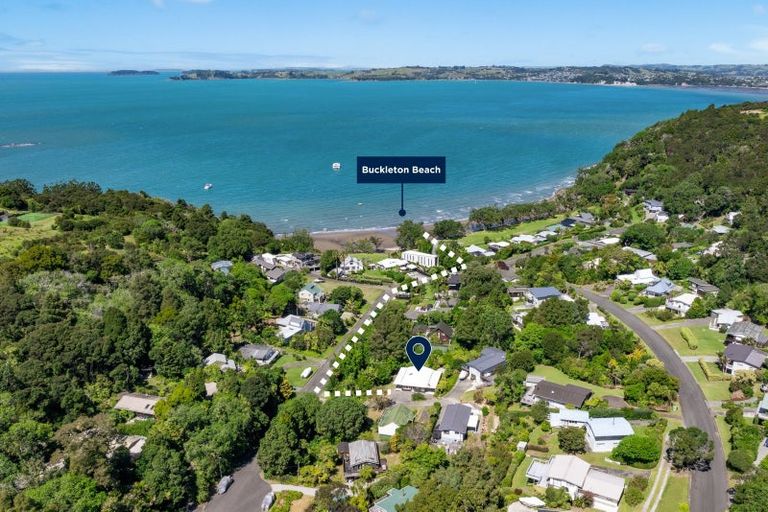 Photo of property in 15 Buckleton Road, Tawharanui Peninsula, Matakana, 0986