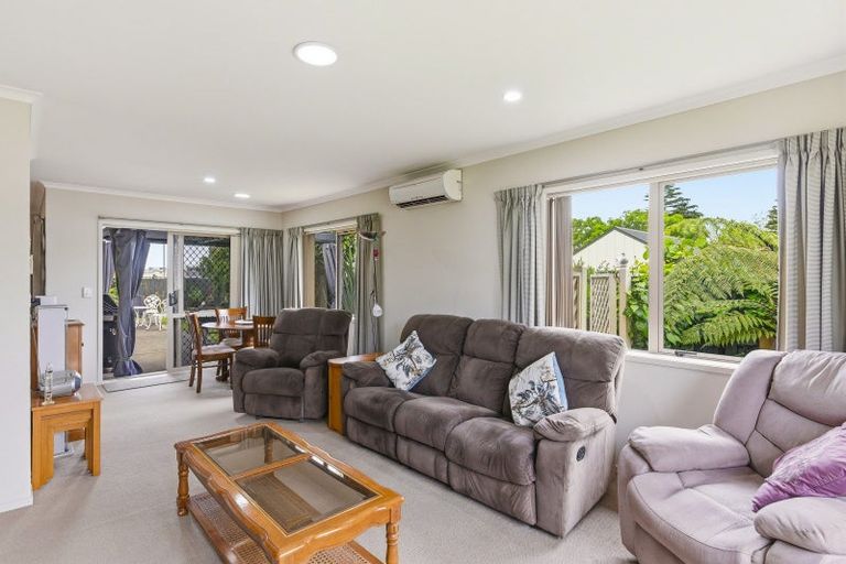 Photo of property in 63 Weraroa Road, Levin, 5510
