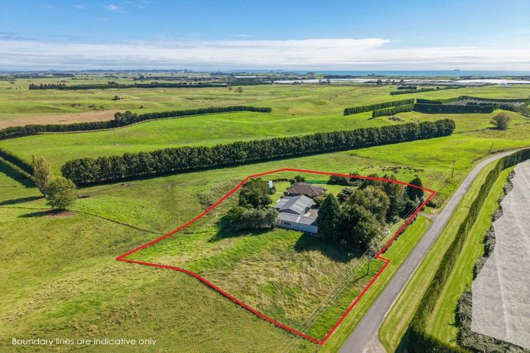 Photo of property in 154 Ohinepanea Road, Pukehina, Te Puke, 3186