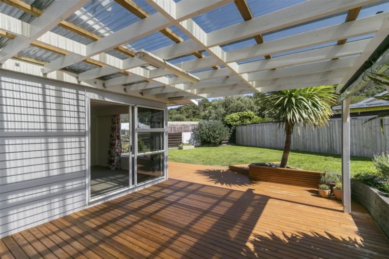 Photo of property in 18 Kumeroa Grove, Wainuiomata, Lower Hutt, 5014