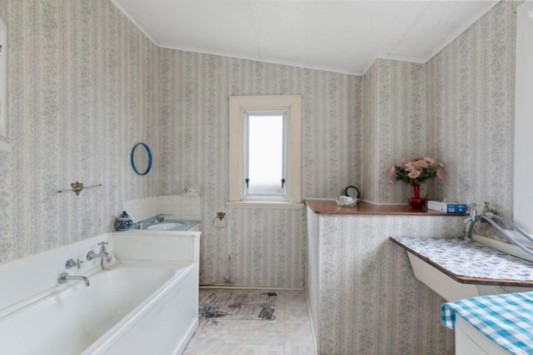 Photo of property in 178 Onepu Road, Lyall Bay, Wellington, 6022