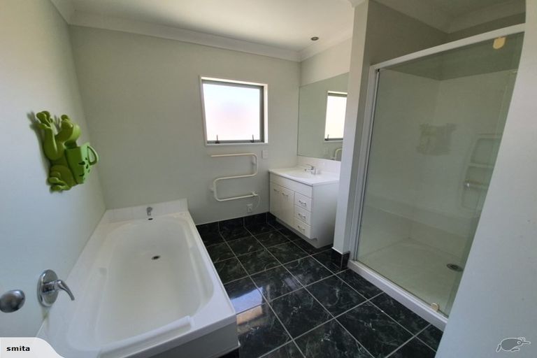 Photo of property in 18 Chippenham Grove, Churton Park, Wellington, 6037