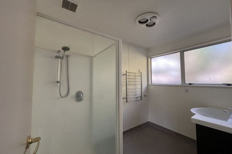 Photo of property in 13 Adam Sunde Place, Glen Eden, Auckland, 0602