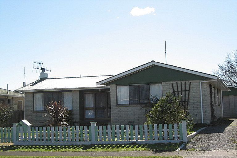 Photo of property in 24 Leeton Drive, Waipukurau, 4200