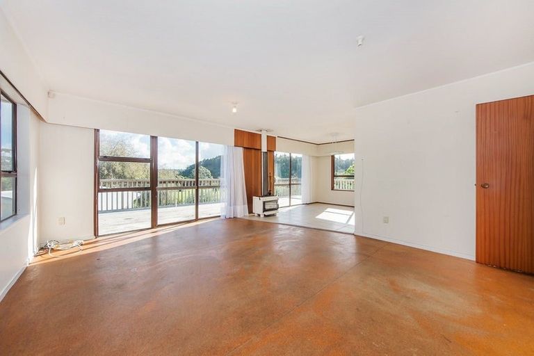 Photo of property in 11 Taioma Crescent, Te Atatu Peninsula, Auckland, 0610